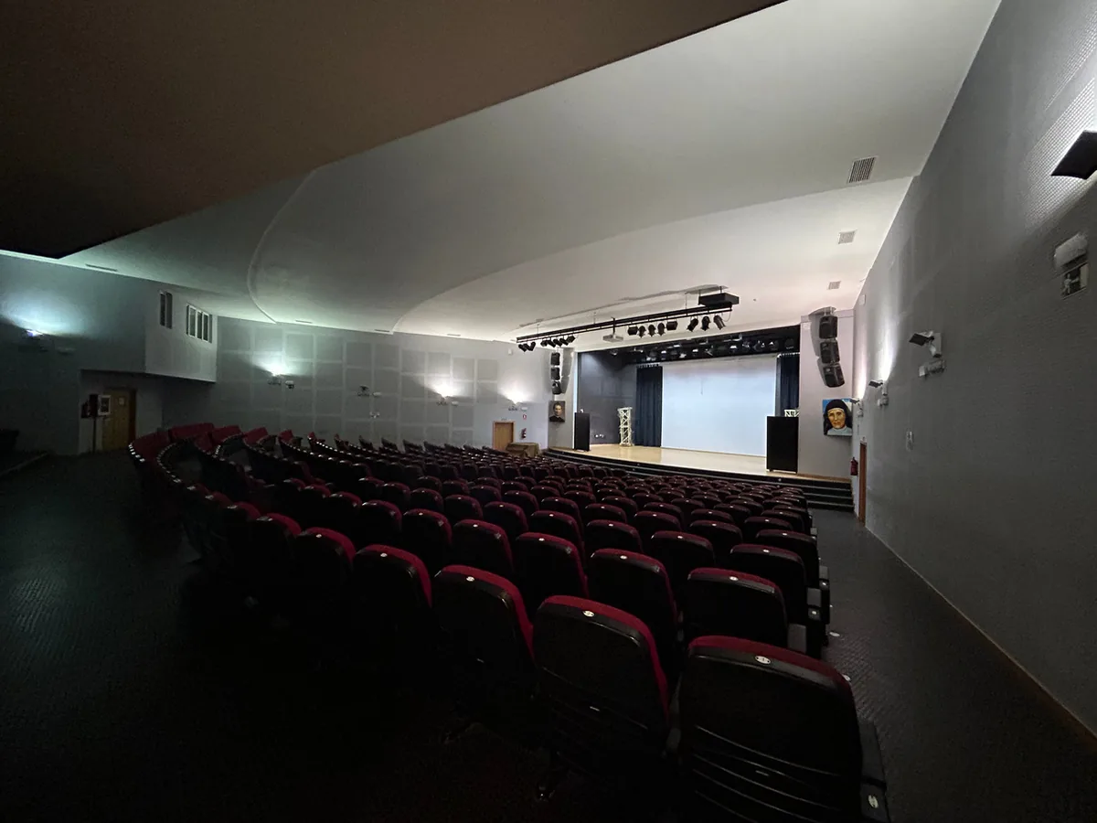 Vista del escenario desde el patio